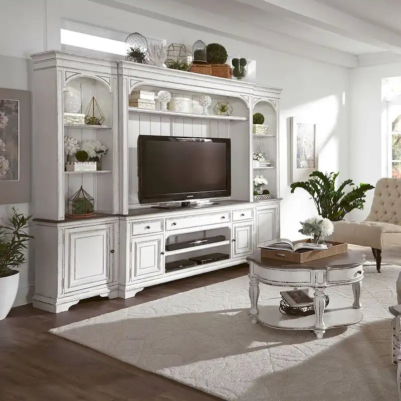 Meuble TV de divertissement Magnolia Manor blanc antique et écorce vieillie - 73 po de large